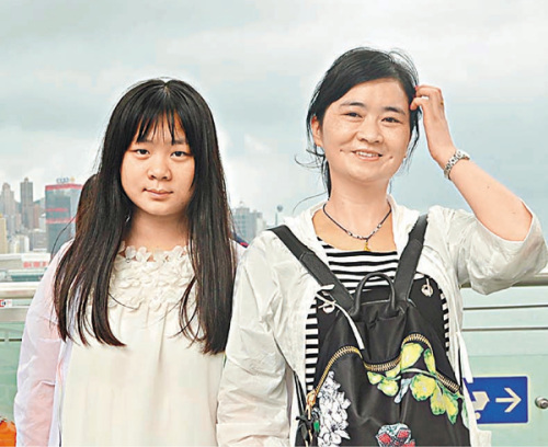 来自广西柳州的李小姐亦表示,来港行程包括来回机票、住宿等已全部订好,到港后才发现打风,如果早知道打风便不会来。 来自广西柳州的李小姐亦表示,来港行程包括来回机票、住宿等已全部订好,到港后才发现打风,如果早知道打风便不会来。