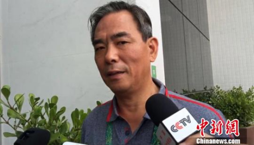 中国代表团副团长蔡振华接受采访。 记者 卢岩 摄 中国代表团副团长蔡振华接受采访。 记者 卢岩 摄