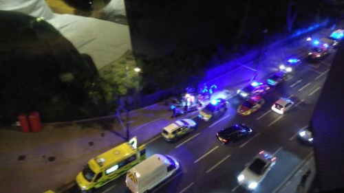 网友在社交网站上发布的图片显示,伦敦警方的警车正在行驶。 网友在社交网站上发布的图片显示,伦敦警方的警车正在行驶。