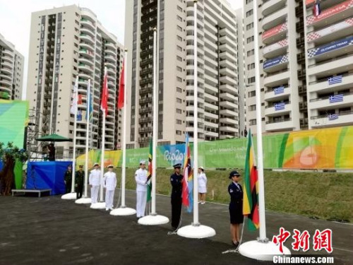 当地时间8月3日上午,邵伟民赴奥运村参加了中国体育代表团升旗仪式。 锡公轩 摄 当地时间8月3日上午,邵伟民赴奥运村参加了中国体育代表团升旗仪式。 锡公轩 摄