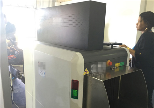 从中国进口的安检设备正在工作 从中国进口的安检设备正在工作