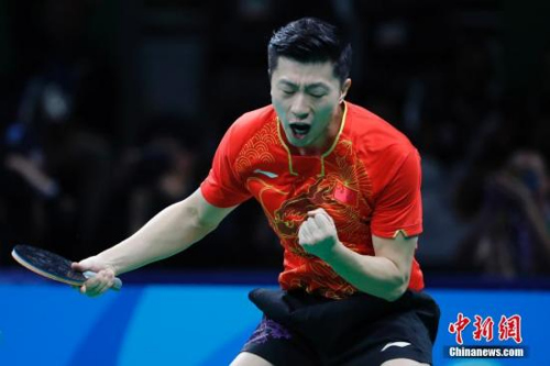 8月11日,里约奥运会乒乓球男子单打决赛,马龙战胜卫冕冠军张继科夺得冠军,成为世界上第五个实现大满贯的男子选手。<a target='_blank' href='http://www.chinanews.com/' >中新网</a>记者 盛佳鹏 摄 8月11日,里约奥运会乒乓球男子单打决赛,马龙战胜卫冕冠军张继科夺得冠军,成为世界上第五个实现大满贯的男子选手。<a target='_blank' href='http://www.chinanews.com/' >中新网</a>记者 盛佳鹏 摄