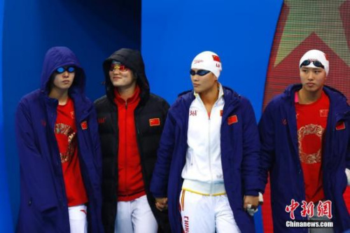 当地时间8月13日,2016里约奥运会女子4×100米混合泳接力决赛中,由傅园慧(仰泳)、史婧琳(蛙泳)、陆滢(蝶泳)、朱梦慧(自由泳)组成的中国队以3分55秒18获得第四,遗憾与领奖台失之交臂。实力强劲的美国队如愿获得冠军,澳大利亚队获得该项目银牌,丹麦队第三。<a target='_blank' href='http://www.chinanews.com/' >中新网</a>记者 富田 摄 当地时间8月13日,2016里约奥运会女子4×100米混合泳接力决赛中,由傅园慧(仰泳)、史婧琳(蛙泳)、陆滢(蝶泳)、朱梦慧(自由泳)组成的中国队以3分55秒18获得第四,遗憾与领奖台失之交臂。实力强劲的美国队如愿获得冠军,澳大利亚队获得该项目银牌,丹麦队第三。<a target='_blank' href='http://www.chinanews.com/' >中新网</a>记者 富田 摄