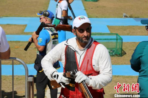 赛义德王子在参赛时悠然自得,大将风度一览无遗。 宋方灿 摄 赛义德王子在参赛时悠然自得,大将风度一览无遗。 宋方灿 摄