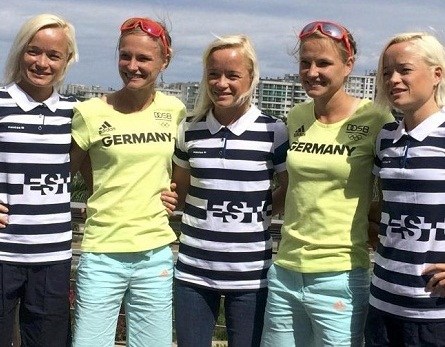 ▲爱沙尼亚姐妹蕾拉(线条衣服者左起)、莉莉和莉娜创下三胞胎一同参加奥运的首例。德国双胞胎安娜(黄衣左起)和丽莎也同样将参加女子马拉松赛。(路透社) ▲爱沙尼亚姐妹蕾拉(线条衣服者左起)、莉莉和莉娜创下三胞胎一同参加奥运的首例。德国双胞胎安娜(黄衣左起)和丽莎也同样将参加女子马拉松赛。(路透社)