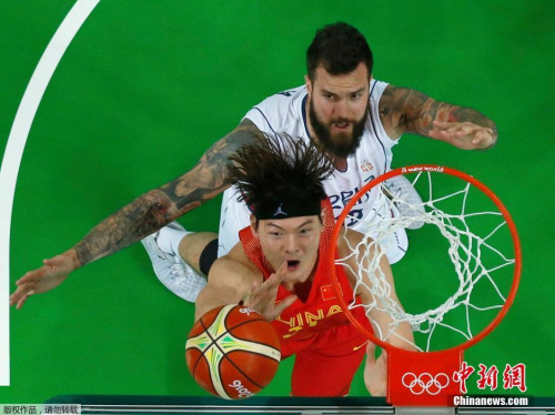 中国男篮60比94不敌塞尔维亚 中国男篮60比94不敌塞尔维亚