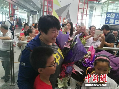 图为抵京的于颂。吕春荣 摄 图为抵京的于颂。吕春荣 摄