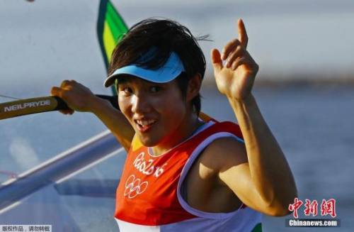 图为陈佩娜在比赛中 图为陈佩娜在比赛中