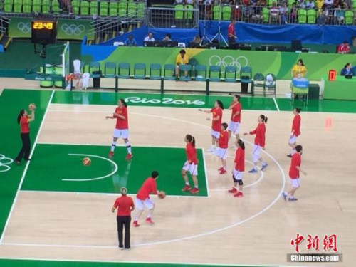 当地时间8月14日,中国女篮对阵美国女篮,中国女篮62:105败北。<a target='_blank' href='http://www.chinanews.com/' >中新网</a>记者 王曦 摄 当地时间8月14日,中国女篮对阵美国女篮,中国女篮62:105败北。<a target='_blank' href='http://www.chinanews.com/' >中新网</a>记者 王曦 摄