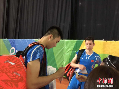 中国组合柴飚/洪炜在赛后。 <a target='_blank' href='http://www.chinanews.com/' >中新网</a>记者 卢岩 摄 中国组合柴飚/洪炜在赛后。 <a target='_blank' href='http://www.chinanews.com/' >中新网</a>记者 卢岩 摄