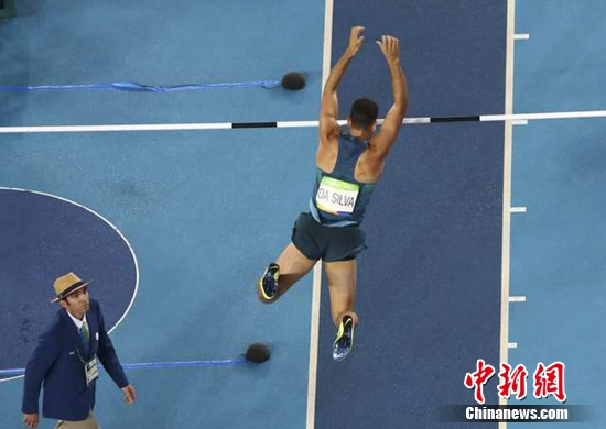 图为达-席尔瓦在比赛中。 图为达-席尔瓦在比赛中。