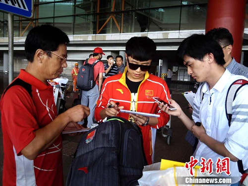 图为射击铜牌得主李越宏在接受<a target='_blank' href='http://www.chinanews.com/' >中新网</a>记者采访。尚虹波 摄 图为射击铜牌得主李越宏在接受<a target='_blank' href='http://www.chinanews.com/' >中新网</a>记者采访。尚虹波 摄