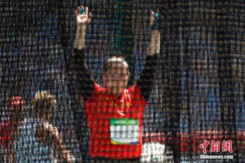 张文秀在比赛中。 <a target='_blank' href='http://www.chinanews.com/' >中新网</a>记者 盛佳鹏 摄 张文秀在比赛中。 <a target='_blank' href='http://www.chinanews.com/' >中新网</a>记者 盛佳鹏 摄