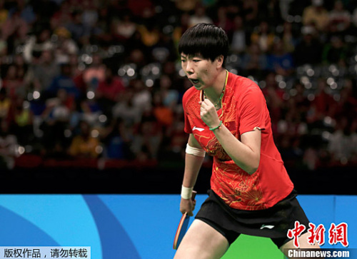 中国选手李晓霞在比赛中 中国选手李晓霞在比赛中