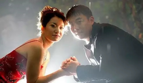 刘国梁结婚照 来源:齐鲁网 刘国梁结婚照 来源:齐鲁网