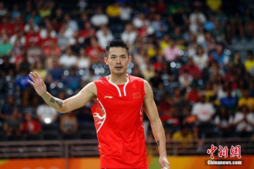 林丹在比赛中。 <a target='_blank' href='http://www.chinanews.com/' >中新网</a>记者 盛佳鹏 摄 林丹在比赛中。 <a target='_blank' href='http://www.chinanews.com/' >中新网</a>记者 盛佳鹏 摄