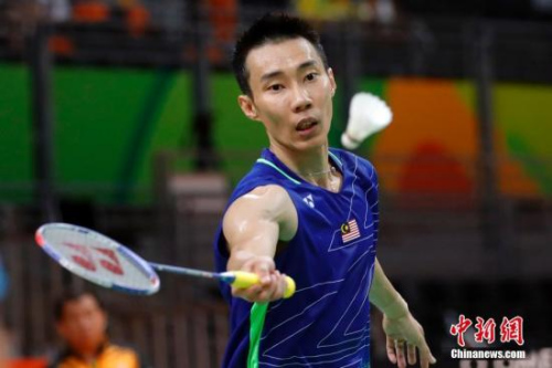 李宗伟在比赛中。 <a target='_blank' href='http://www.chinanews.com/' >中新网</a>记者 盛佳鹏 摄 李宗伟在比赛中。 <a target='_blank' href='http://www.chinanews.com/' >中新网</a>记者 盛佳鹏 摄