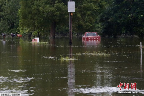 ����ʱ��8��17�գ�����·��˹�����������У�����ס�����͡�����·��˹�����ݱ��ܳ������ˡ������겻�����Ĵ��ˮ����ˮ���Ǹ����ϲ���Ƭ���������������˱��ȳ��롣