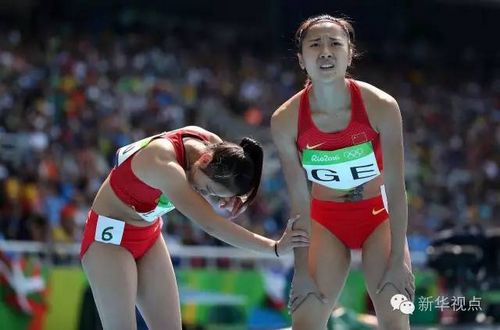 在2016年里约奥运会田径女子4x100米接力预赛中,原本排名第八晋级的中国队因掉棒失误的美国队重赛而无缘决赛。图为中国选手葛曼棋(右)和梁小静在比赛结束后。新华社记者李明 摄 在2016年里约奥运会田径女子4x100米接力预赛中,原本排名第八晋级的中国队因掉棒失误的美国队重赛而无缘决赛。图为中国选手葛曼棋(右)和梁小静在比赛结束后。新华社记者李明 摄