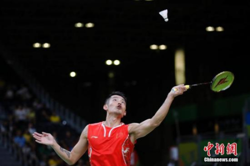 林丹在比赛中。 <a target='_blank' href='http://www.chinanews.com/' >中新网</a>记者 盛佳鹏 摄 林丹在比赛中。 <a target='_blank' href='http://www.chinanews.com/' >中新网</a>记者 盛佳鹏 摄