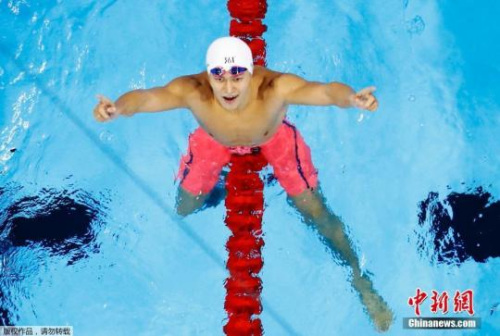 8月8日,在里约奥运会男子200米自由泳比赛中,孙杨逆转获得冠军,这是本届奥运会孙杨获得的首枚金牌。也是中国代表团的第五枚金牌。 8月8日,在里约奥运会男子200米自由泳比赛中,孙杨逆转获得冠军,这是本届奥运会孙杨获得的首枚金牌。也是中国代表团的第五枚金牌。