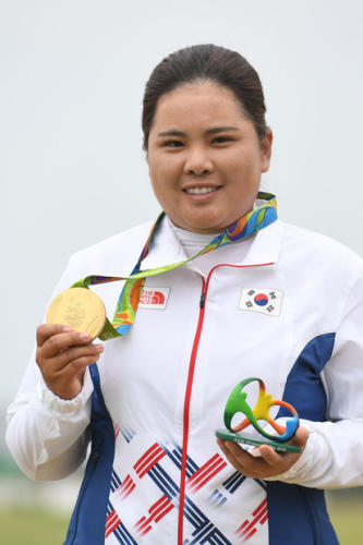朴仁妃获得里约奥运女子高尔夫冠军 图片来源:法新社 朴仁妃获得里约奥运女子高尔夫冠军 图片来源:法新社