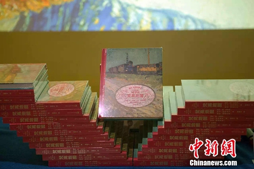 摆放整齐的《梵高地图》。电子工业出版社供图。 摆放整齐的《梵高地图》。电子工业出版社供图。