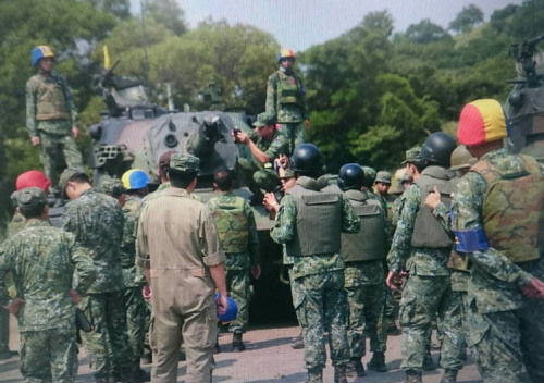 陆军第六军团表示,该属542旅战2营CM11战车今天射击实弹,在射击第2发后,炮管因不明原因自炮膛排烟器后方断裂,陆军紧急派员检视。陆军“司令部”提供 陆军第六军团表示,该属542旅战2营CM11战车今天射击实弹,在射击第2发后,炮管因不明原因自炮膛排烟器后方断裂,陆军紧急派员检视。陆军“司令部”提供