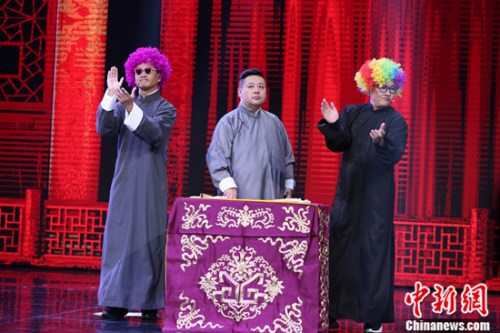 图:周杰与孙楠合体演绎新式Hip-Hop。 图:周杰与孙楠合体演绎新式Hip-Hop。