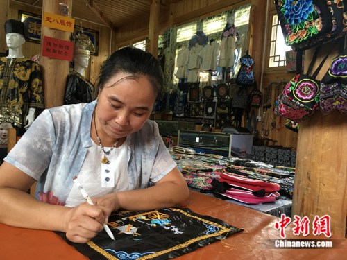 侗族民族刺绣手艺 娄晓摄 侗族民族刺绣手艺 娄晓摄