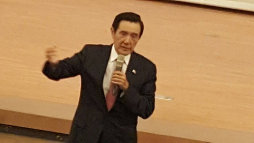 前台湾地区领导人马英九今天上午到实践大学为国际学生演讲。记者冯靖惠/摄影 前台湾地区领导人马英九今天上午到实践大学为国际学生演讲。记者冯靖惠/摄影