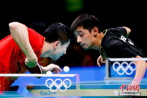 场上是对手,场下好朋友。资料图(多次曝光)<a target='_blank' href='http://www.chinanews.com/' >中新网</a>记者 杜洋 摄 场上是对手,场下好朋友。资料图(多次曝光)<a target='_blank' href='http://www.chinanews.com/' >中新网</a>记者 杜洋 摄