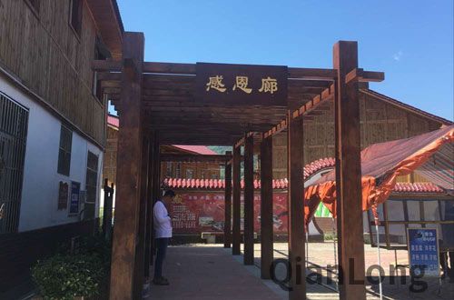 位于村口的感恩廊 摄影扆妍妍 位于村口的感恩廊 摄影扆妍妍