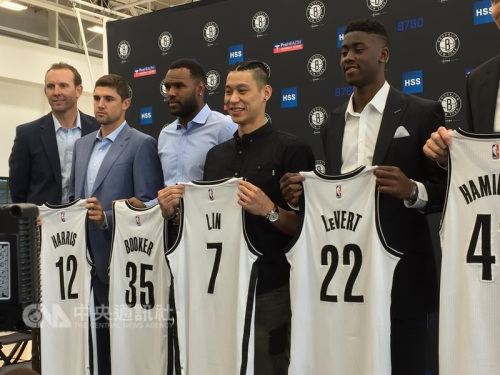 ��������ְ��NBA��³�����������ܽ������ؽ�ɭ21�ձ�ʾ�������������(��4)��׼���óе����Σ����򼾾�����ְ�����ĵĻƽ�ʱ�ڡ�ͼΪ�����7��20������������ʽ���������ӡ�(�������硱������Ƭ)