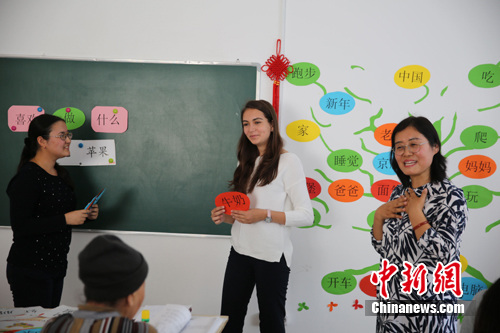 9月24日,哈萨克斯坦国立欧亚大学孔子学院在哈首都阿斯塔纳举办公开课。 9月24日,哈萨克斯坦国立欧亚大学孔子学院在哈首都阿斯塔纳举办公开课。
