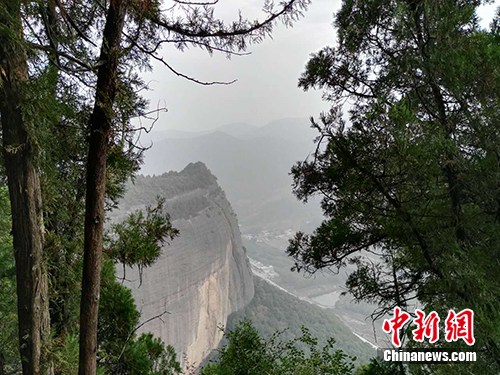 如今风景如画的红色景区薛家寨。<a target='_blank' href='http://www.chinanews.com/' >中新网</a>记者 宋宇晟 摄 如今风景如画的红色景区薛家寨。<a target='_blank' href='http://www.chinanews.com/' >中新网</a>记者 宋宇晟 摄