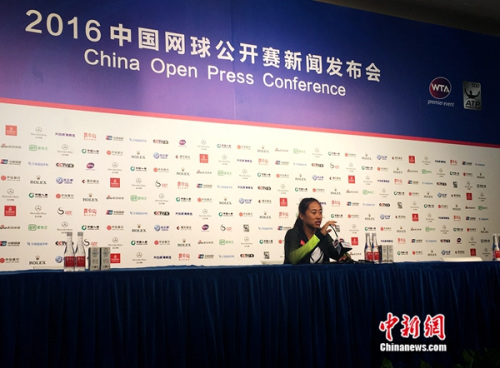 晋级中网女单次轮后,张帅谈论着自己的过往不易。<a target='_blank' href='http://www.chinanews.com/' >中新网</a>记者王牧青摄。 晋级中网女单次轮后,张帅谈论着自己的过往不易。<a target='_blank' href='http://www.chinanews.com/' >中新网</a>记者王牧青摄。
