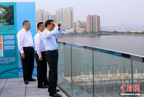 10��11�����磬����Ժ�������ǿ�ڰ����ر��������������ٴ�������ͬ�£��ڰ����Ӳ졣ͼΪ���ǿ�������Ű뵺���˽����Ĵ���ʩ����չ�ʹ��Ű��Ź������ڰ���������� <a target='_blank' href='http://www.chinanews.com/'>������</a>���� ���� ��