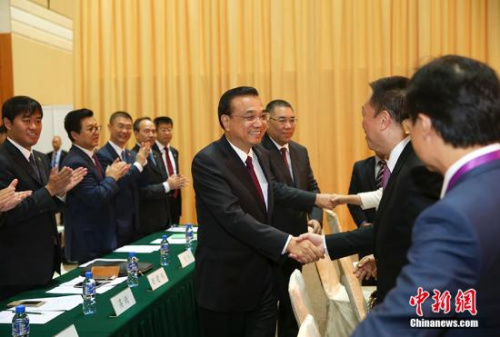 10��12�����磬����Ժ�������ǿ�ڰ����ر��������������ٴ�������ͬ�£�����Ÿ�����ʿ������̸������Ҫ������ <a target='_blank' href='http://www.chinanews.com/'>������</a>���� ���� ��