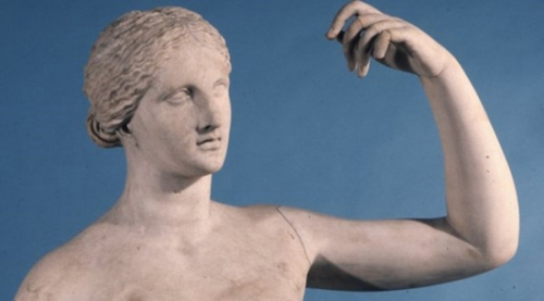 英国千年维纳斯雕塑拇指断而复接 已重新展出