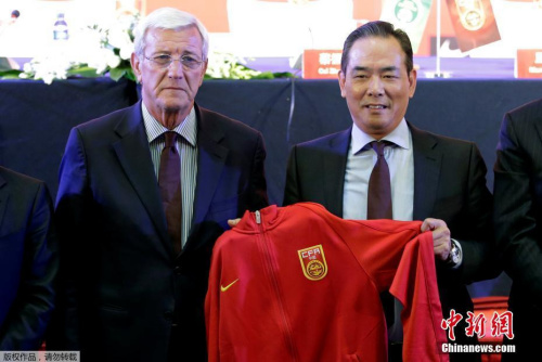 里皮(右)和蔡振华。<a target='_blank' href='http://www.chinanews.com/' >中新网</a>记者 金硕 摄 里皮(右)和蔡振华。<a target='_blank' href='http://www.chinanews.com/' >中新网</a>记者 金硕 摄