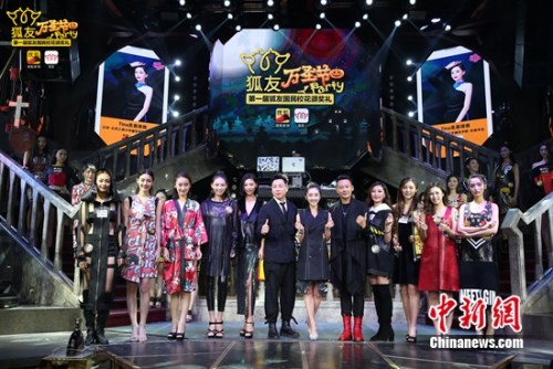 十强选手与明星合影 十强选手与明星合影