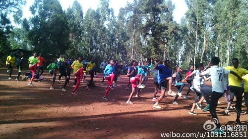 接受训练的非洲选手。图片来源:陶绍明微博 接受训练的非洲选手。图片来源:陶绍明微博