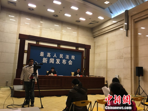 )22日最高人民法院发布,《最高人民法院关于审理独立保函纠纷案件若干问题的规定》 <a target='_blank' href='http://www.chinanews.com/' >中新网</a>记者 汤琪 摄 )22日最高人民法院发布,《最高人民法院关于审理独立保函纠纷案件若干问题的规定》 <a target='_blank' href='http://www.chinanews.com/' >中新网</a>记者 汤琪 摄