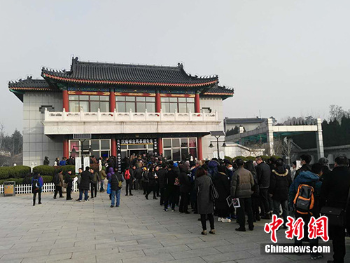 ���գ����������������ͱ���ʽ�������ſ������𳤶ӡ�<a target='_blank' href='http://www.chinanews.com/' >������</a>���� ������ ��