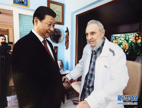 当地时间2014年7月22日,中国家主席习近平在哈瓦那亲切探望古巴革命领袖菲德尔·卡斯特罗。 当地时间2014年7月22日,中国家主席习近平在哈瓦那亲切探望古巴革命领袖菲德尔·卡斯特罗。