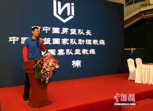 李楠谈中国青少年篮球话题。<a target='_blank' href='http://www.chinanews.com/' >中新网</a>记者王牧青摄 李楠谈中国青少年篮球话题。<a target='_blank' href='http://www.chinanews.com/' >中新网</a>记者王牧青摄