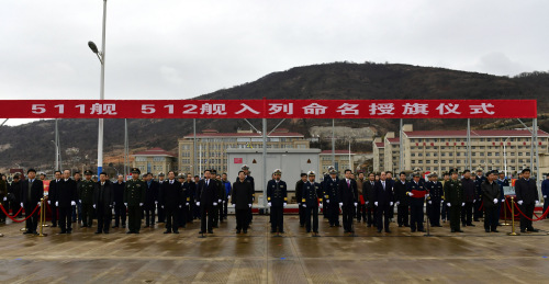 前来出席仪式的军地领导 前来出席仪式的军地领导