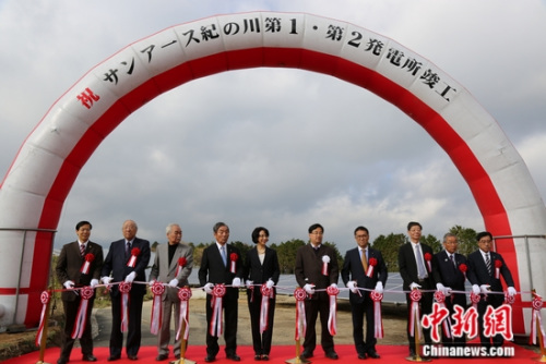 图为太阳能电站竣工投产仪式。尹法根 摄 图为太阳能电站竣工投产仪式。尹法根 摄