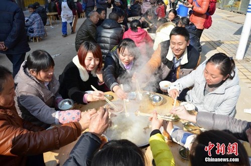 ����ͼ���Ĵ�������ǧ�˳ԡ��Ӱ��硱��������<a target='_blank' href='http://www.chinanews.com/'>������</a>���� ���� ��